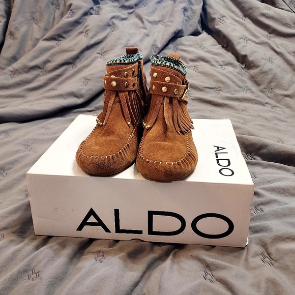 Aldo Bastiena Tan Suede Moccasin Fringe Ankle Boots 7 EUC - Picture 2 of 12